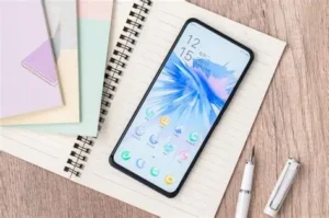 Why Phones Feel Heavier Than They Used To (Even When They’re Lighter)